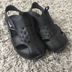 Nike water shoes toddler size 10